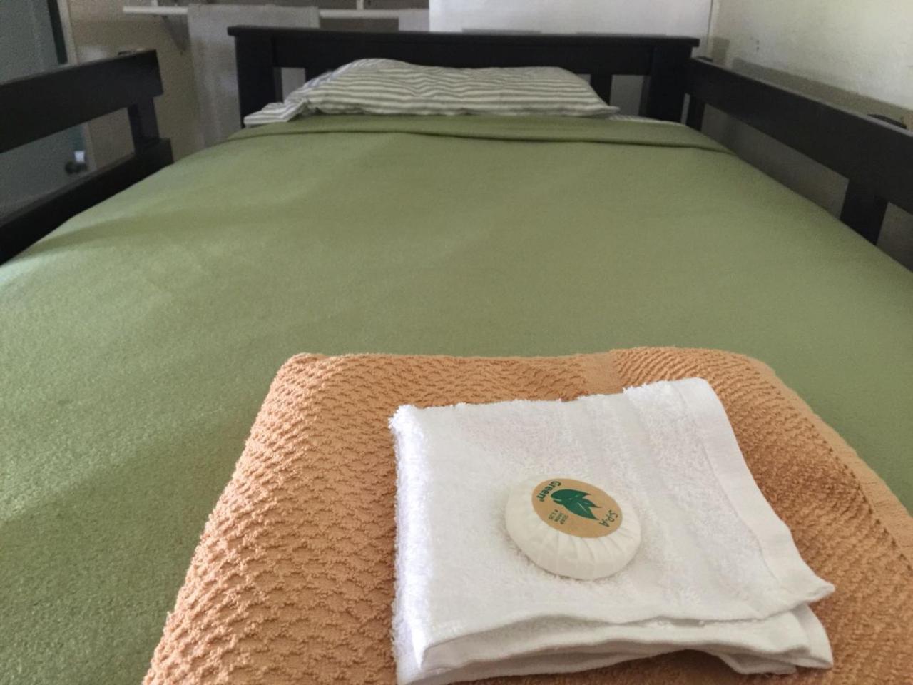 The Anderson Estates Hostel Los Angeles Room photo